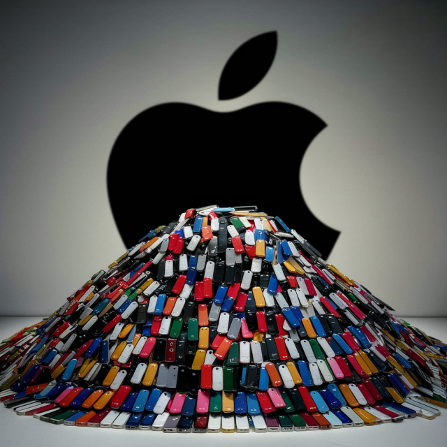 Apple of Monopolising